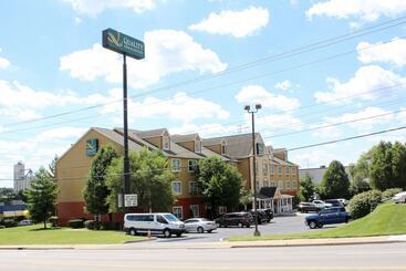 هتل Quality Inn & Suites Cincinnati Sharonville
