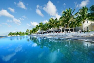 Papagayo Beach Resort