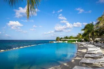 Papagayo Beach Resort