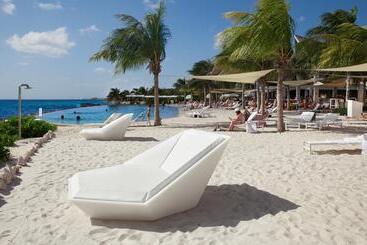 Papagayo Beach Resort