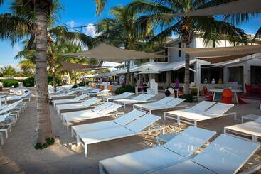Papagayo Beach Resort