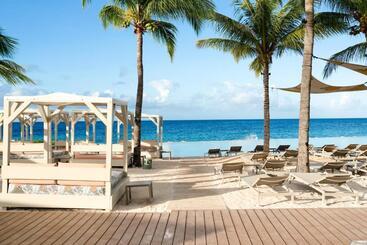 Papagayo Beach Resort