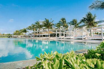 Papagayo Beach Resort