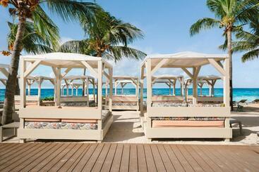 Papagayo Beach Resort