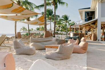 Papagayo Beach Resort