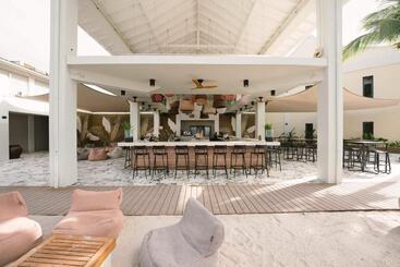 Papagayo Beach Resort
