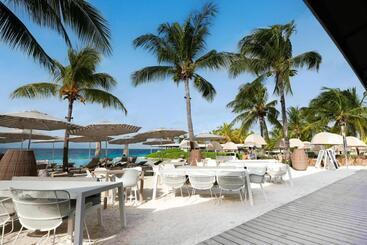 Papagayo Beach Resort