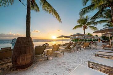 Papagayo Beach Resort