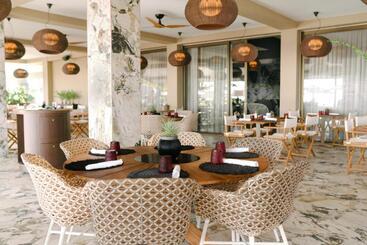 Papagayo Beach Resort