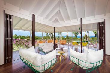 Papagayo Beach Resort