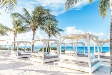 Papagayo Beach Resort
