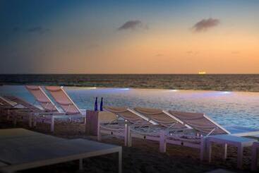 Papagayo Beach Resort