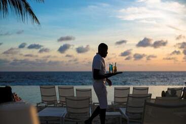 Papagayo Beach Resort