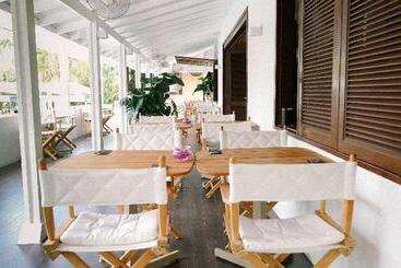 Papagayo Beach Resort