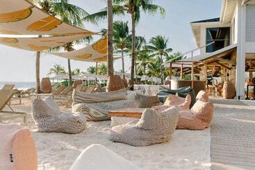 Papagayo Beach Resort