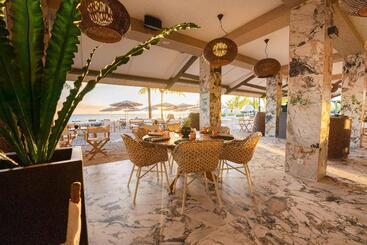 Papagayo Beach Resort