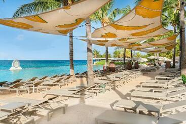 Papagayo Beach Resort