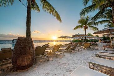 Papagayo Beach Resort