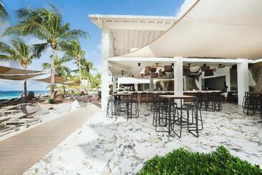 Papagayo Beach Resort
