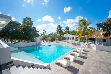 Papagayo Beach Resort