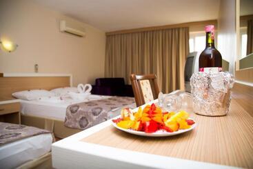 Tuntas Beach Hotel All Inclusive