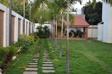 هتل Sri Kavimany Residency, Near Auro Beach