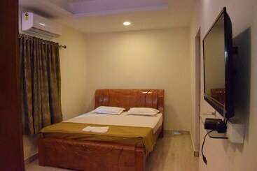 هتل Sri Kavimany Residency, Near Auro Beach