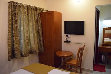 هتل Sri Kavimany Residency, Near Auro Beach