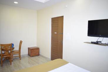 هتل Sri Kavimany Residency, Near Auro Beach