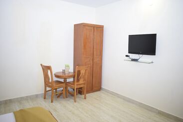 هتل Sri Kavimany Residency, Near Auro Beach