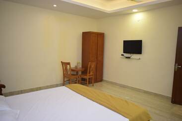 هتل Sri Kavimany Residency, Near Auro Beach