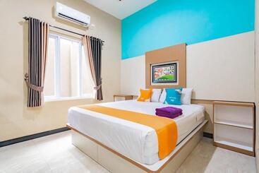Sans Hotel Budaya Cirebon