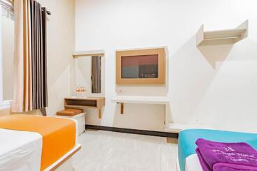 Sans Hotel Budaya Cirebon