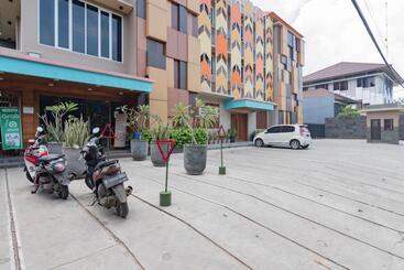 Sans Hotel Budaya Cirebon