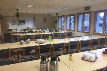 Hostel Auberge De Jeunesse Hi Pontarlier