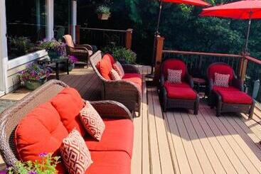 The Fraser River's Edge B&b Lodge