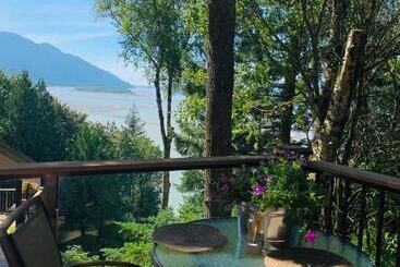 The Fraser River's Edge B&b Lodge