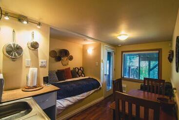 The Fraser River's Edge B&b Lodge