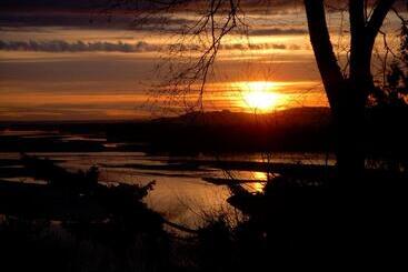 The Fraser River's Edge B&b Lodge