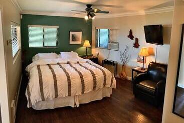 The Fraser River's Edge B&b Lodge