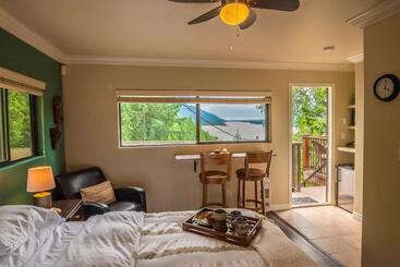 The Fraser River's Edge B&b Lodge