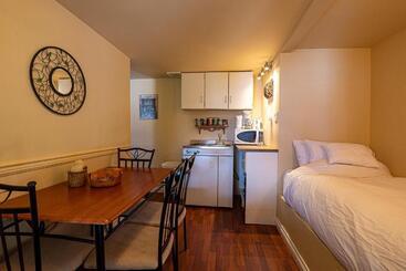 The Fraser River's Edge B&b Lodge