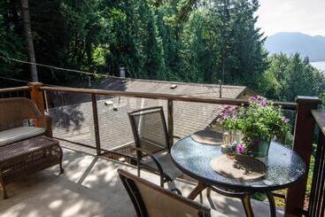 The Fraser River's Edge B&b Lodge