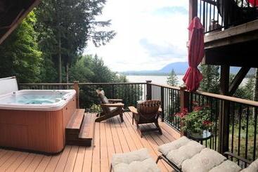 The Fraser River's Edge B&b Lodge