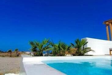 تختخواب و صبحانه Aegean Hospitality