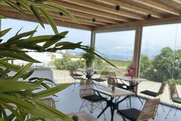 تختخواب و صبحانه Aegean Hospitality
