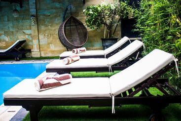 هتل Bali 85 Beach Inn