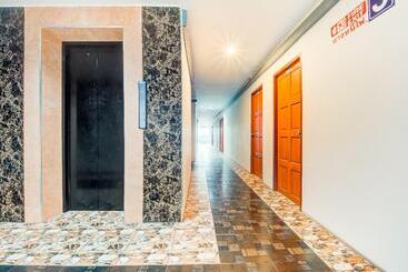 בית מלון כפרי Oyo 75337 Ponpaipan1