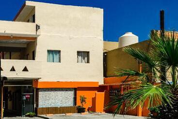 هتل Oyo  Cabo Del Sur