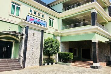Milestone Hotel Annex